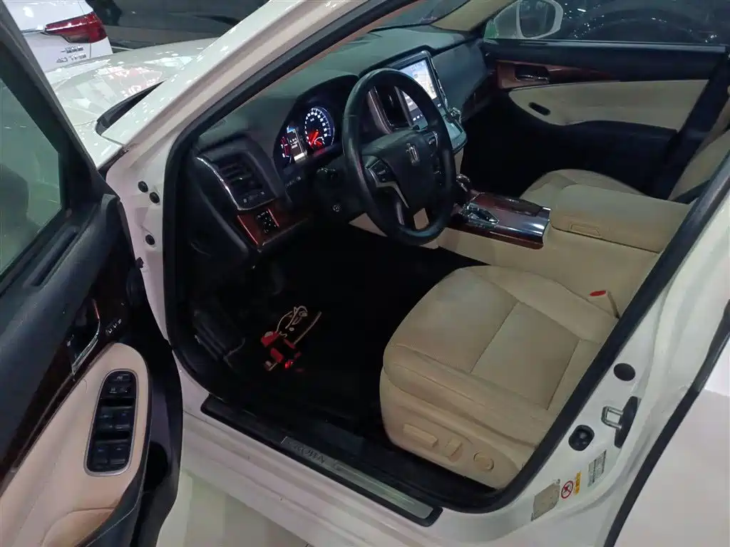 Toyota Crown 2015 2.5L Elite Version фото 12