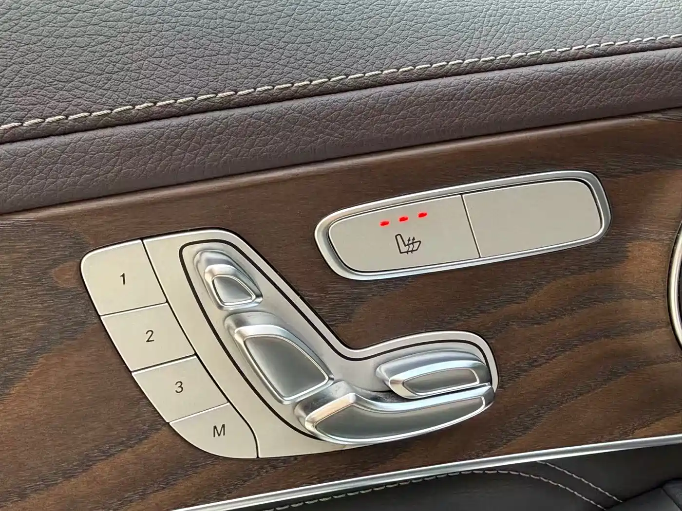 Mercedes-Benz GLC 2018 GLC 300 4MATIC Dynamic фото 13