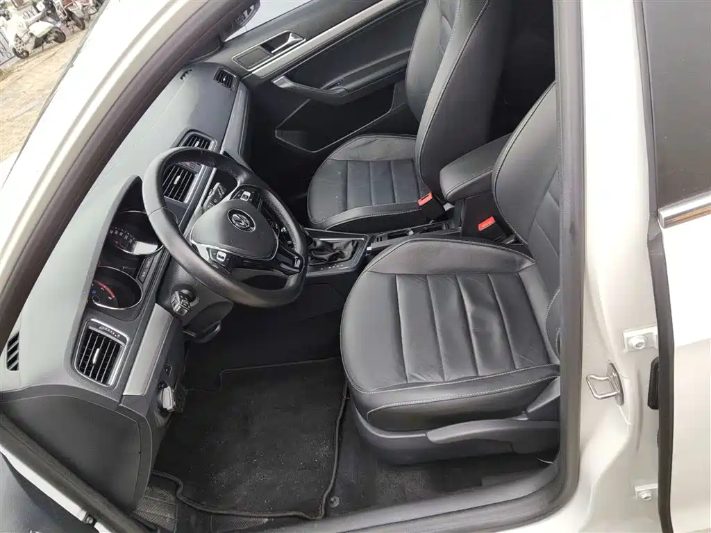 Volkswagen Lavida Tour 2017 230TSI DSG Comfort Edition фото 15