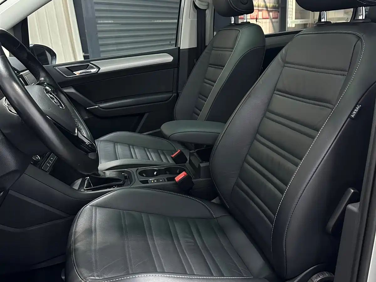 Volkswagen Touran 2018 Touran L 280TSI DSG Cross Edition 7-seater China VI фото 7