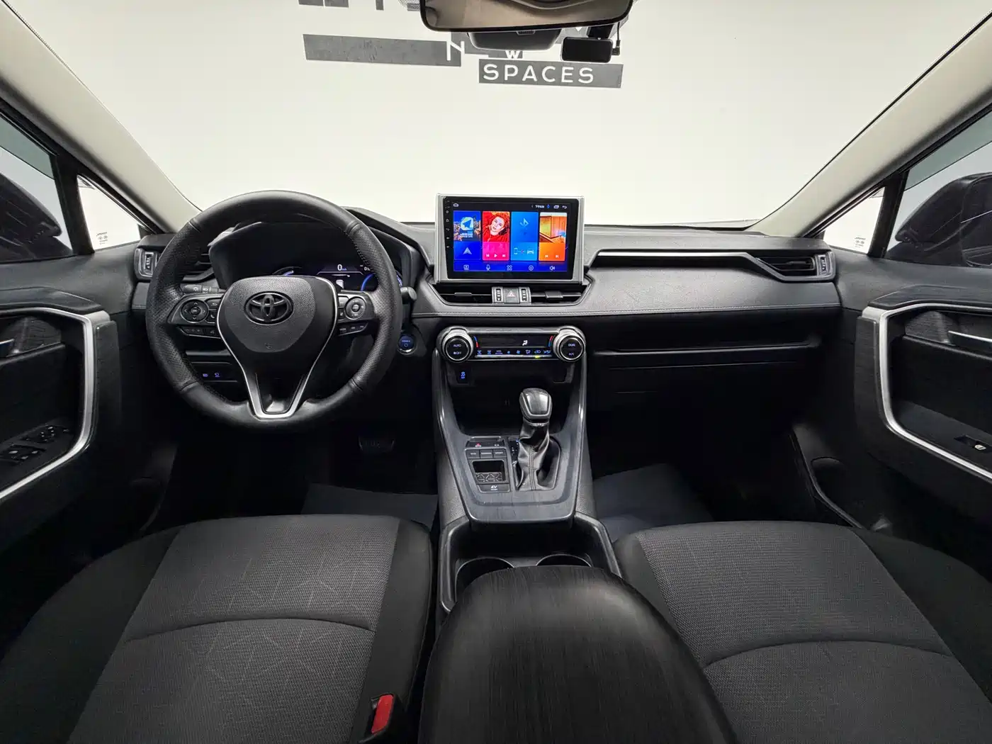 Toyota RAV4 Rongfang 2022 Hybrid 2.5L E-CVT 2WD Elite Edition фото 12