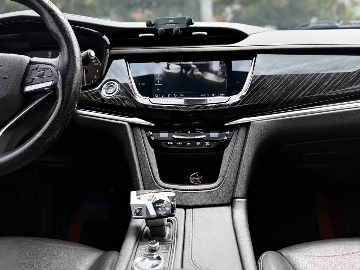 Cadillac XT6 2022 2.0T 6-Seater 4WD Platinum Edition фото 16