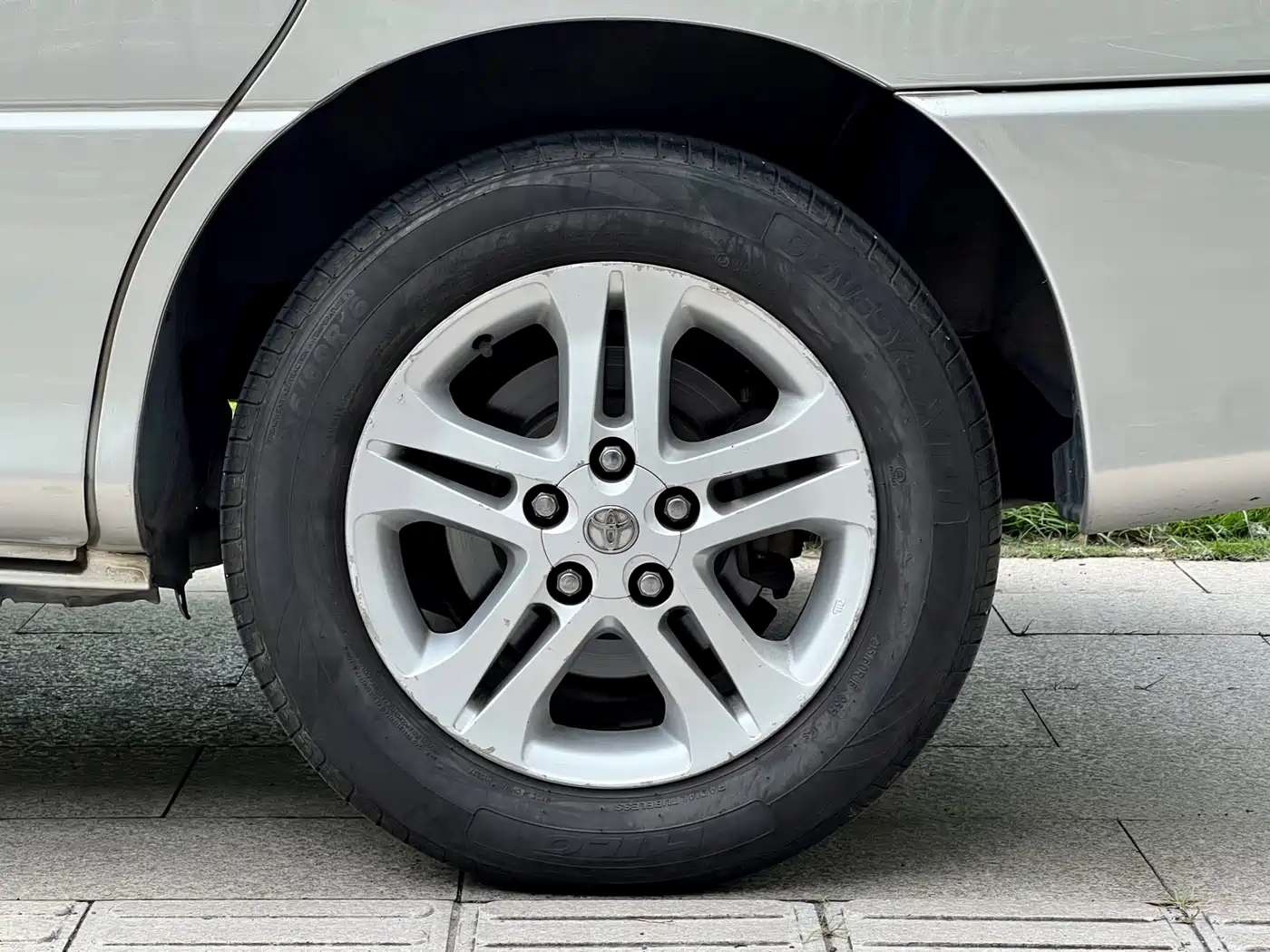 Toyota Previa 2004 2.4L AT фото 34
