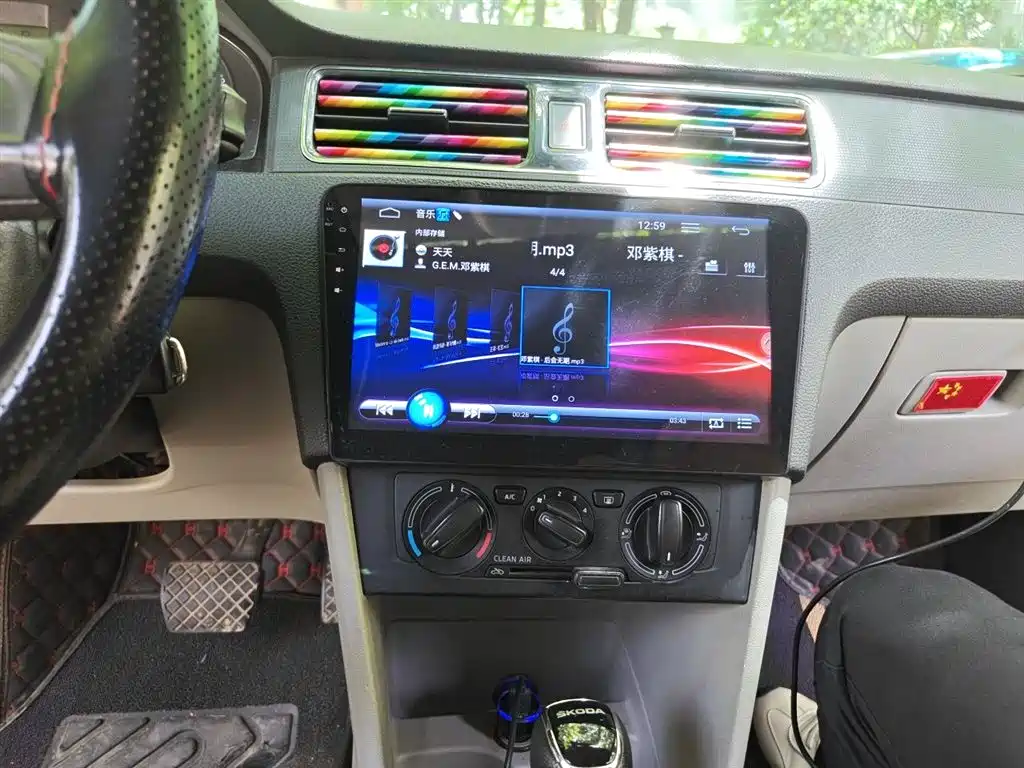 Škoda Rapid 2016 1.6L Automatic Pioneer Edition фото 10
