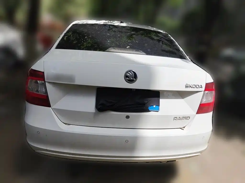 Škoda Rapid 2016 1.6L Automatic Pioneer Edition фото 4