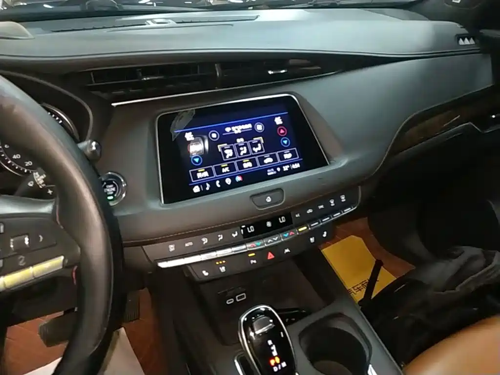 Фото 13 - Cadillac XT4