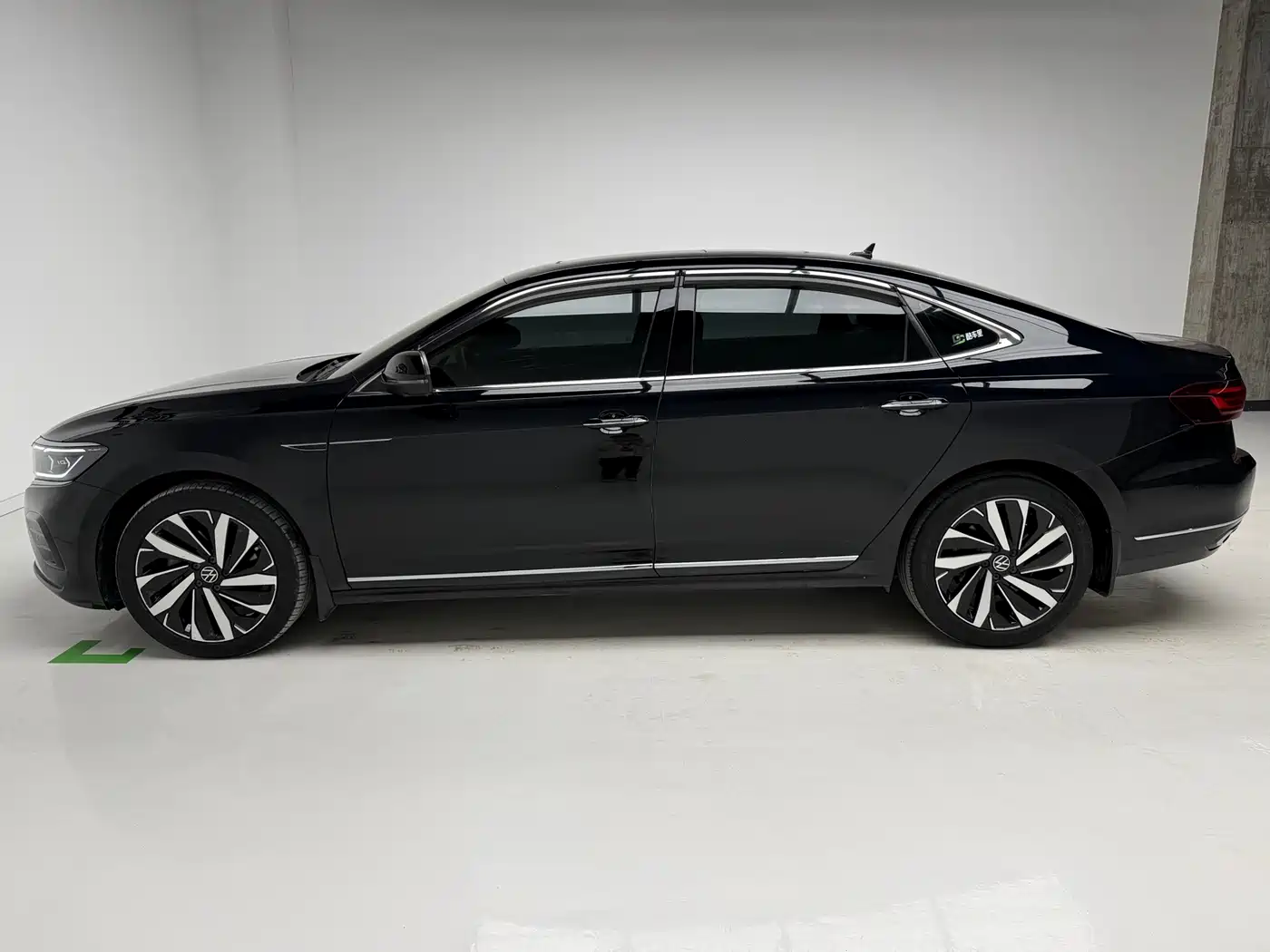 Volkswagen Passat 2022 380TSI Flagship Edition фото 9