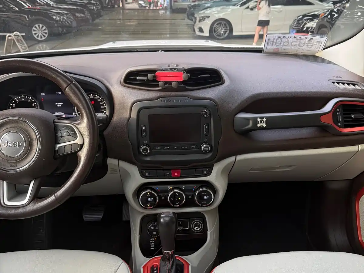 Фото 12 - Jeep Renegade