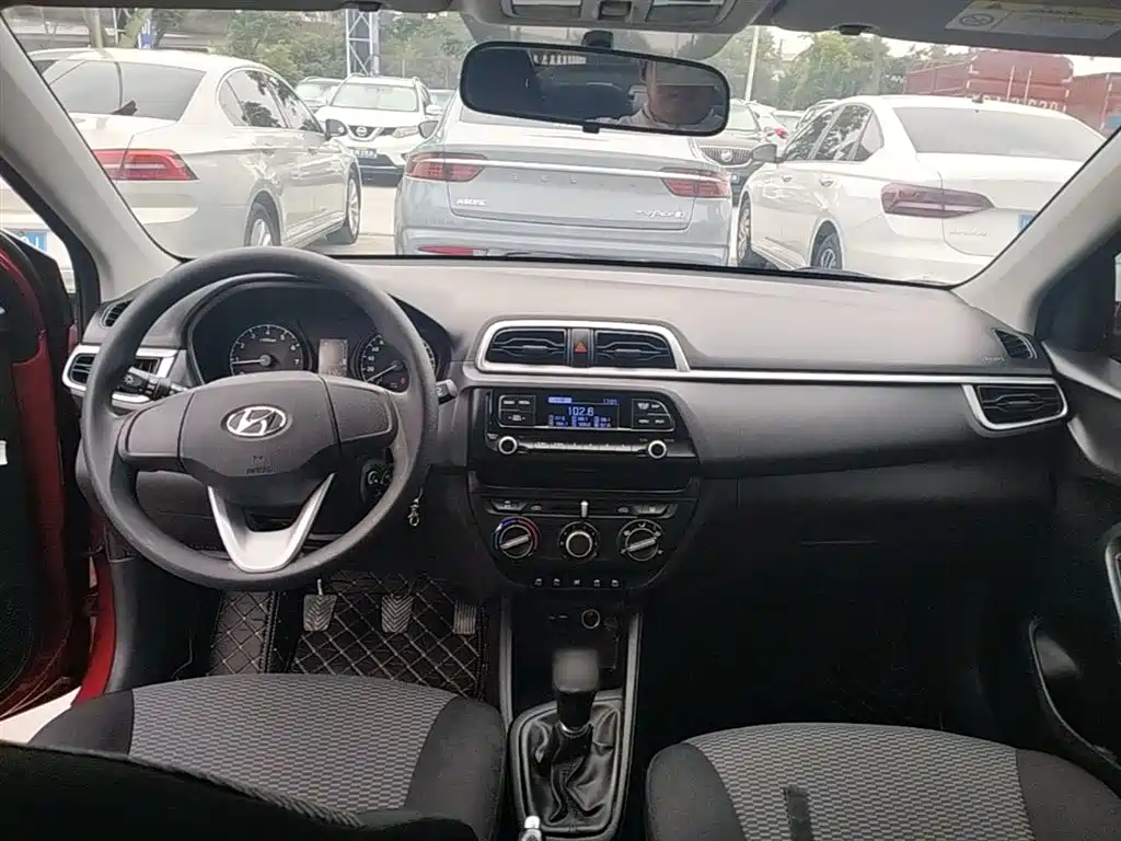 Hyundai Verna 2017 1.4L Manual Color Sunroof Edition (China V) фото 10