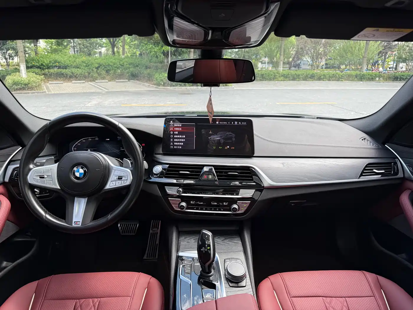 BMW 5 Series 2023 530Li Leading M Sport Package фото 14