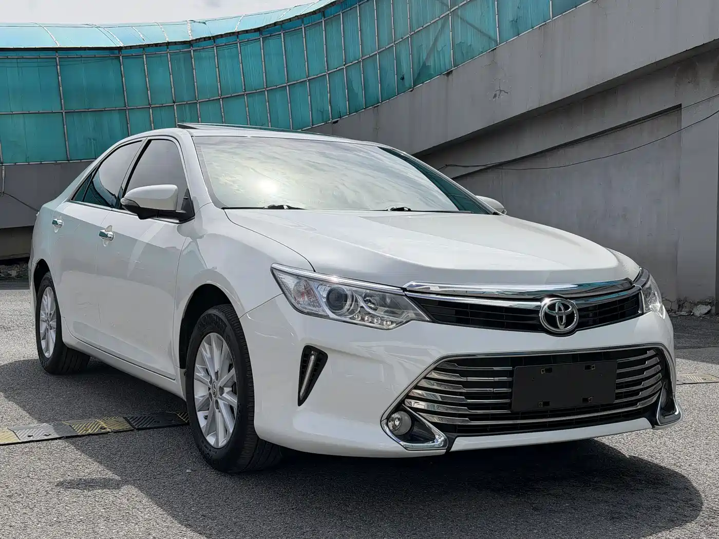 Toyota Camry 2016 2.0G 10th Anniversary Luxury Edition фото 3