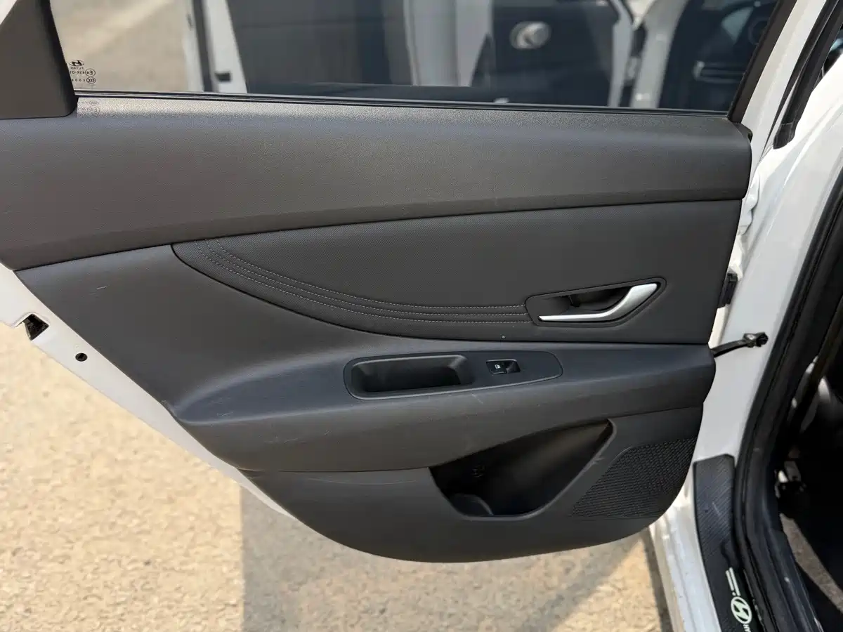 Photo 16 - Hyundai Elantra