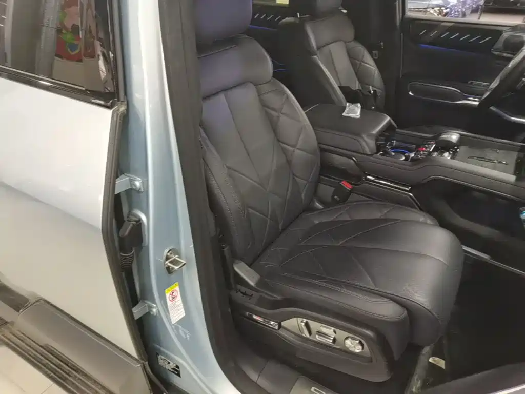 Fang Cheng Bao Leopard 8 2025 2025 Zhiyong Flagship 7-Seater