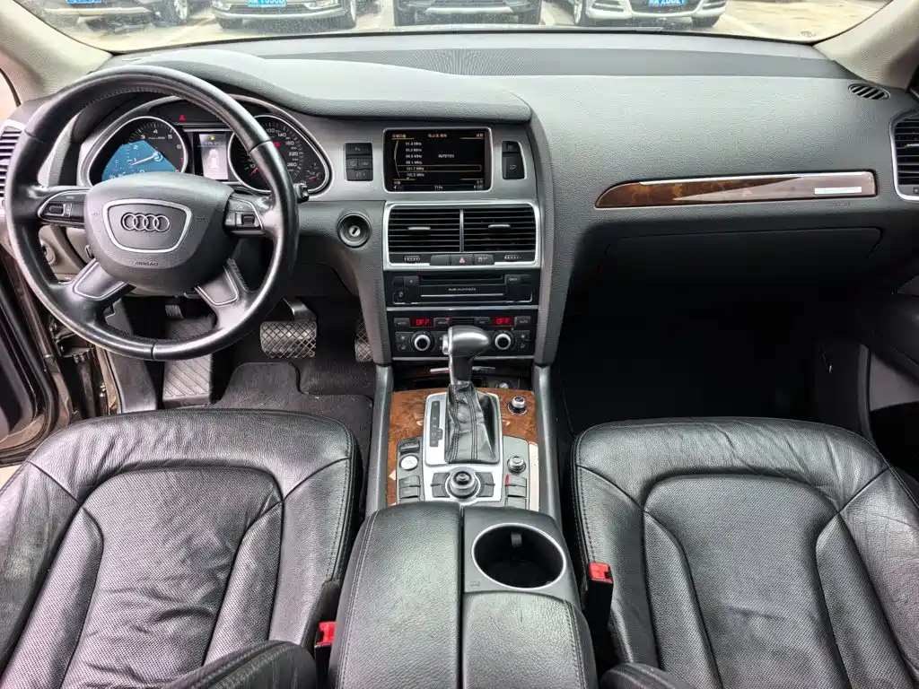Фото 12 - Audi Q7