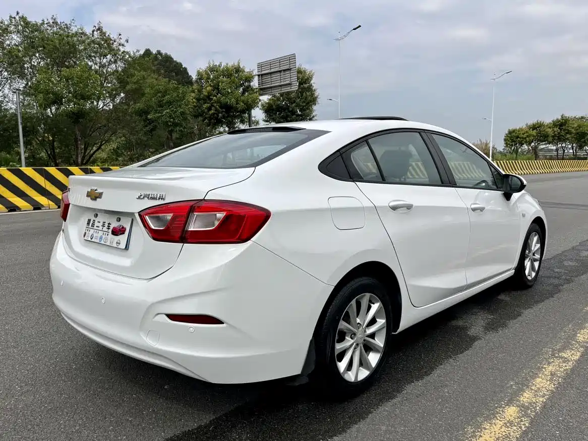 Chevrolet Cruze 2017 1.4T DCT Pioneer Sunroof фото 9