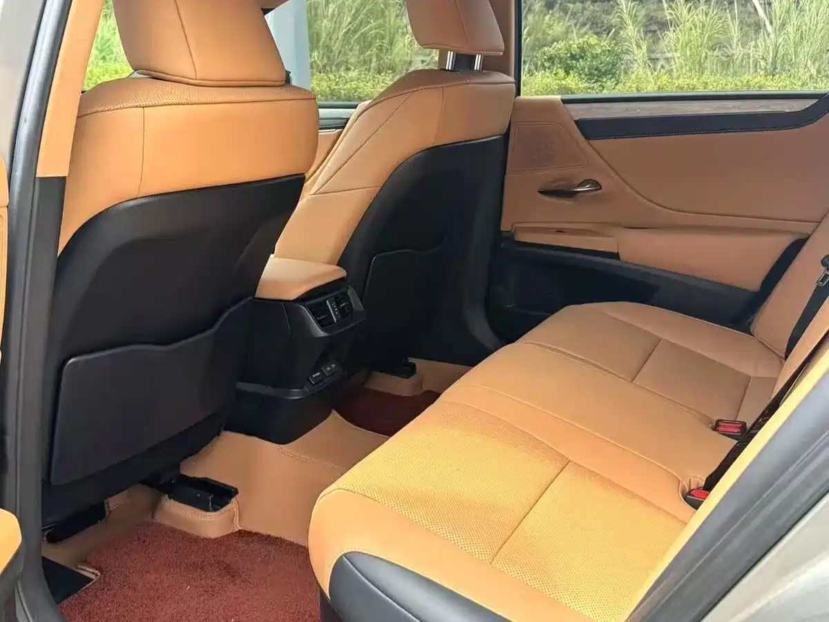 Lexus ES 2025 2025 300h Ultimate Edition