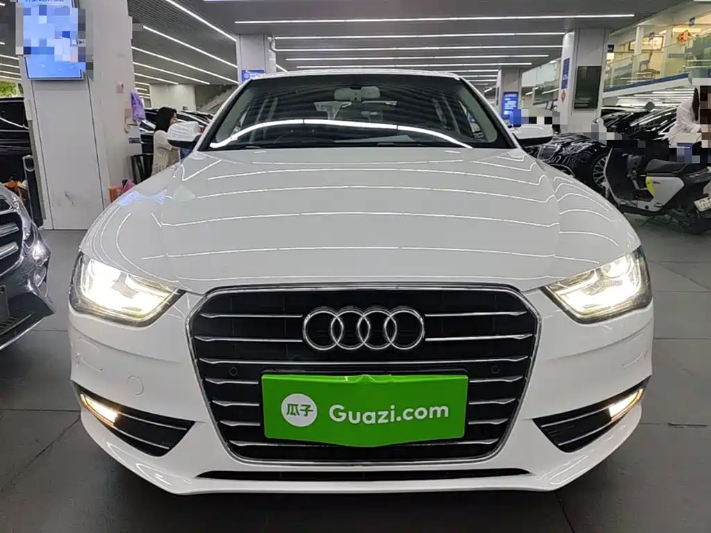 Audi A4L 2016 35 TFSI Automatic Comfort фото 3