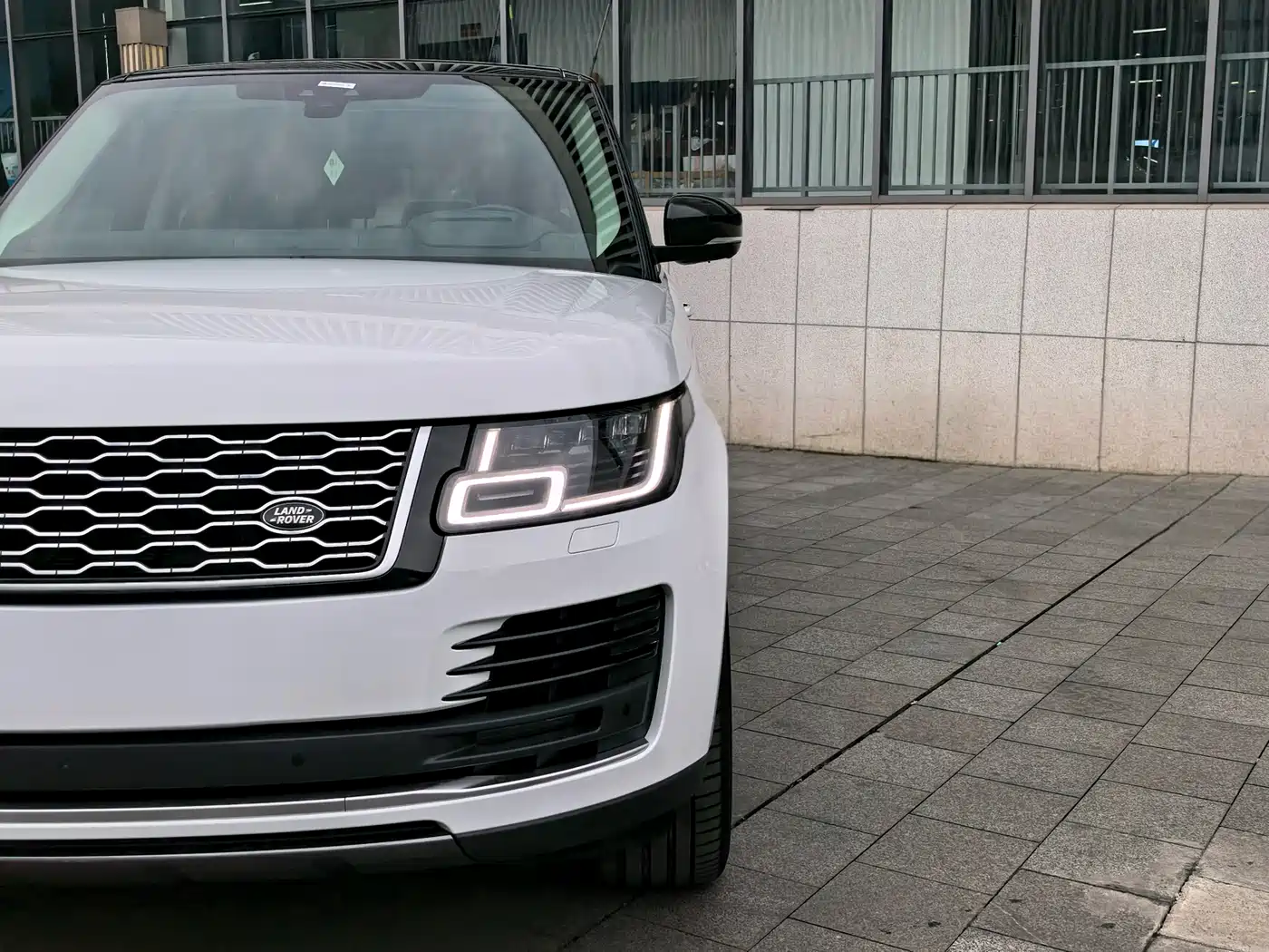 Land Rover Range Rover 2021 3.0 L6 Heritage Extended Classic Edition фото 8