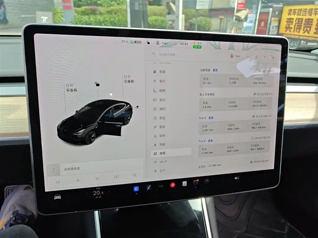 TESLA MODEL 3