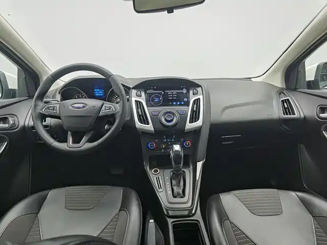 Ford Focus 2015 Sedan 1.6L Automatic Trend — фото 5