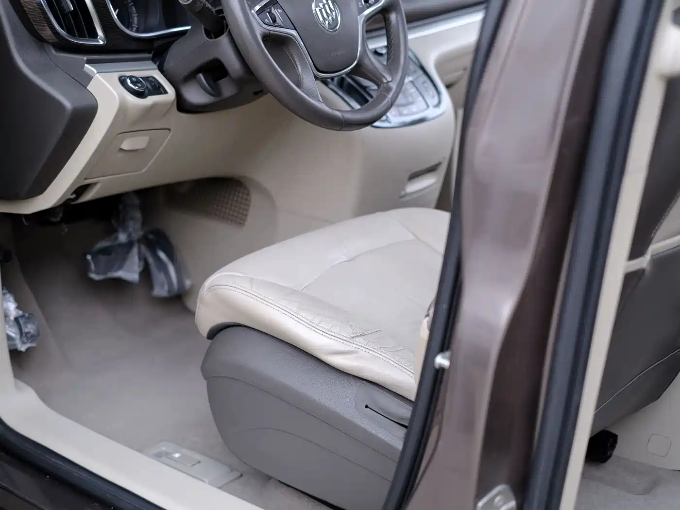 Buick GL8 2013 2.4L LT Luxury Business Executive Edition фото 20