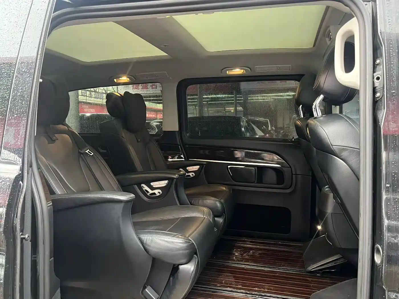 Mercedes-Benz V-Class 2017 Model V 260 L Premium Extended Edition фото 4