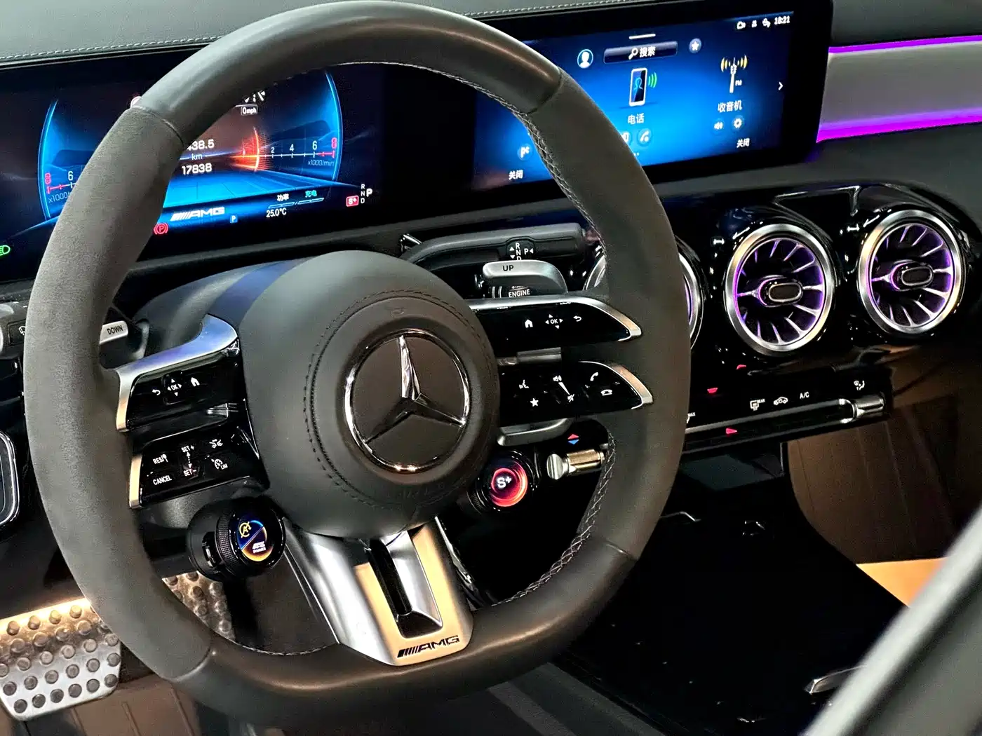 Mercedes-Benz A-Class AMG (Import) 2024 AMG A 35 4MATIC фото 15