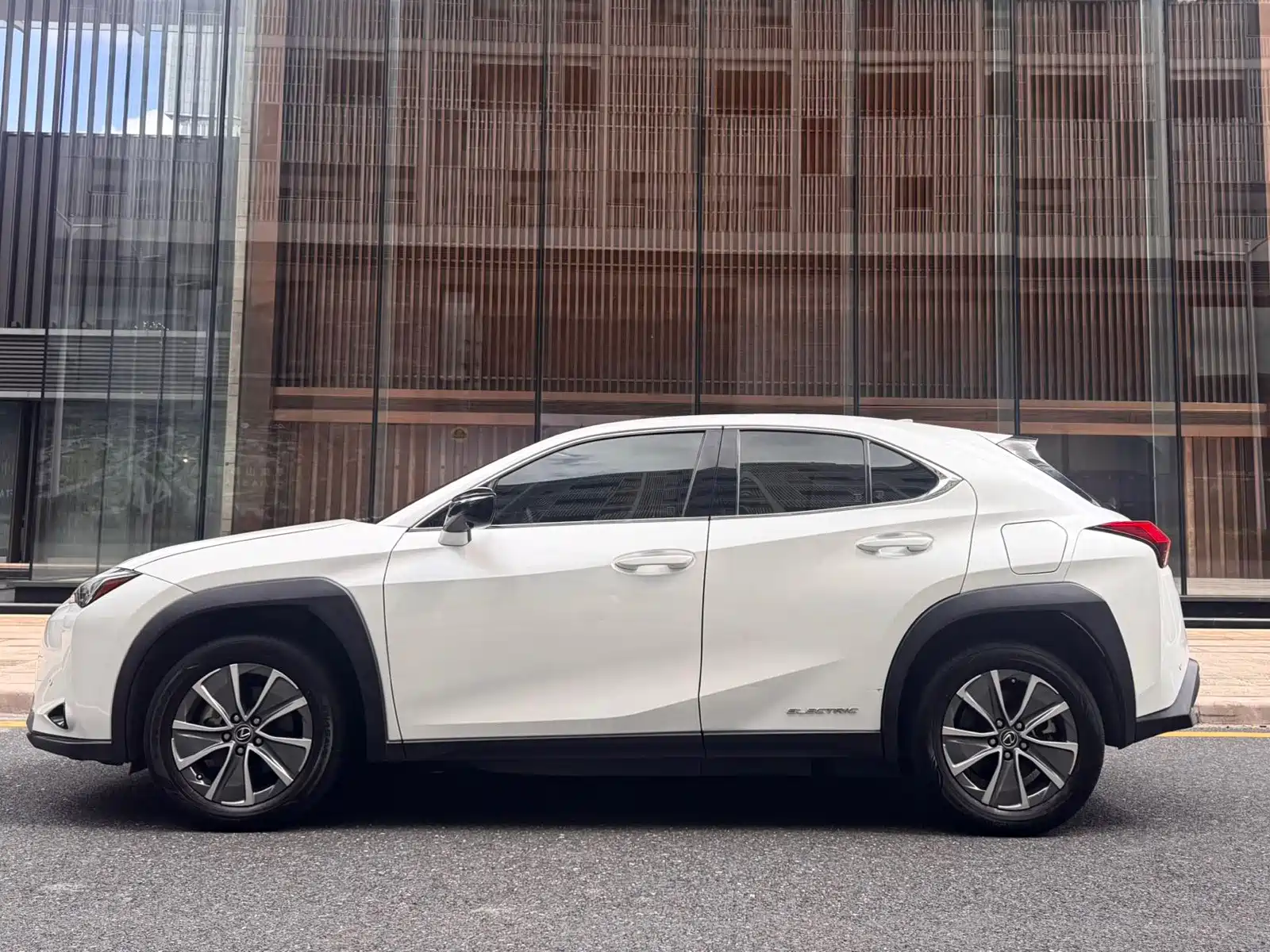 Photo 3 - Lexus UX Electric