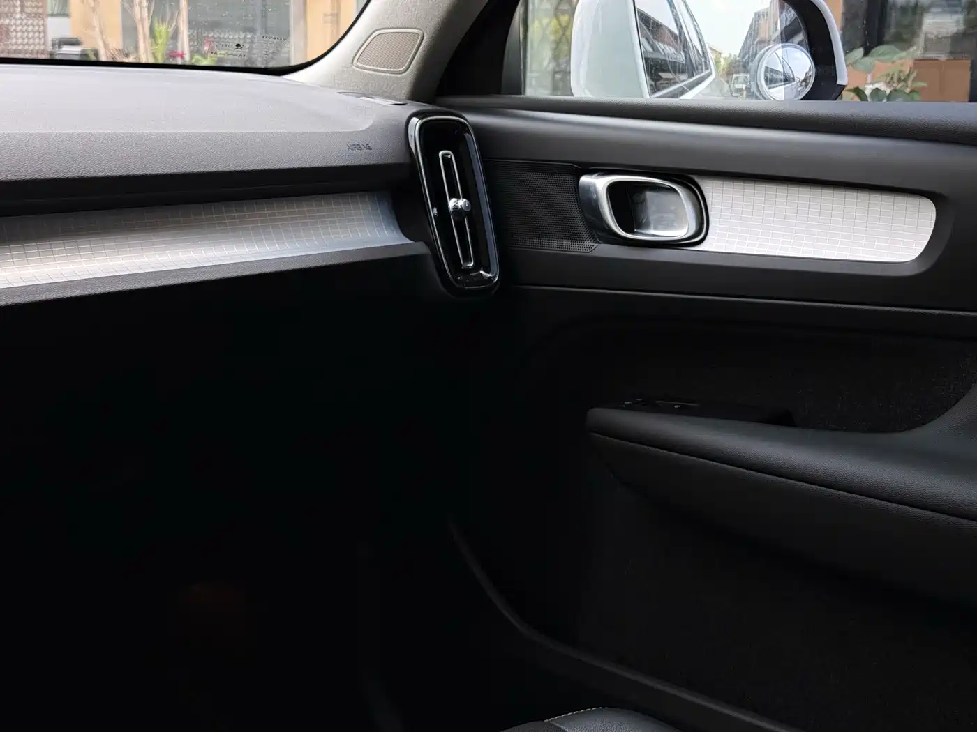 Фото 9 - Volvo XC40