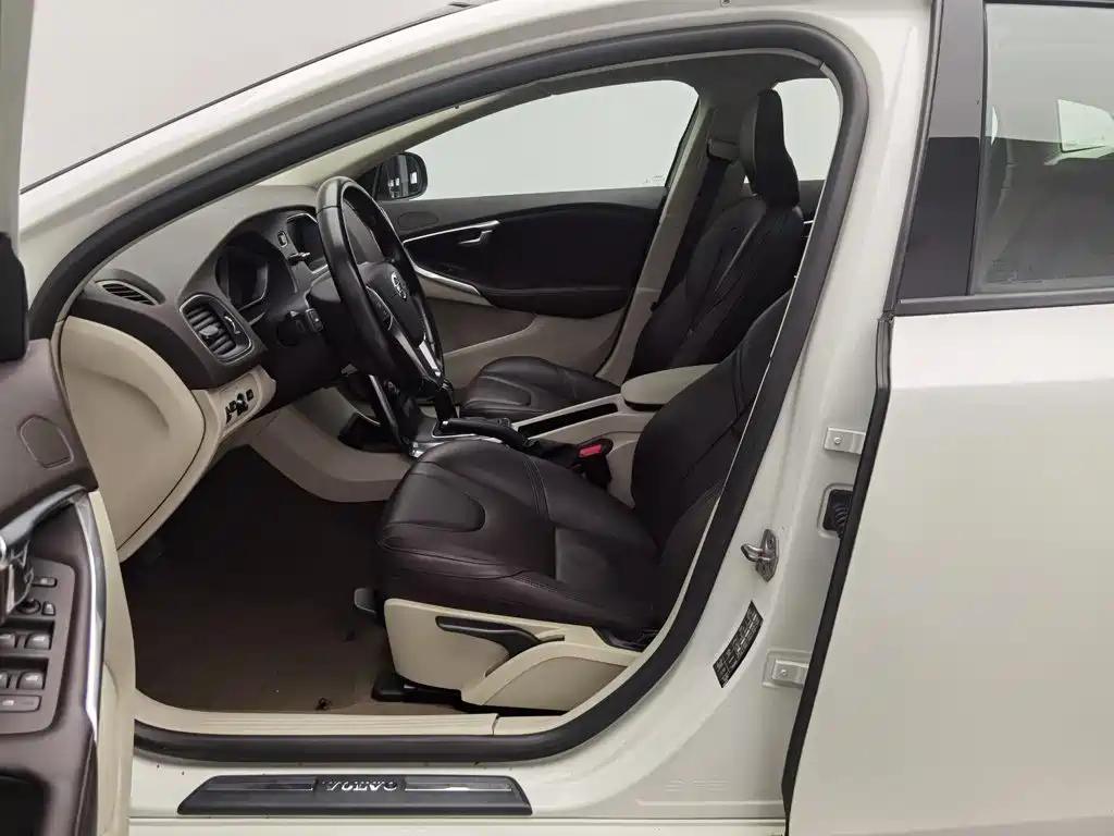 Volvo V40 2015 2015 1.6T Smart Comfort Edition