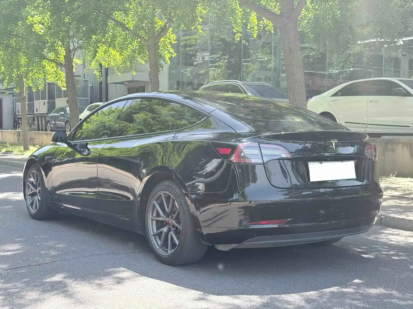 Фото 6 - Tesla Model 3