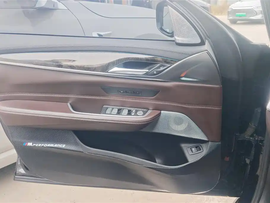 BMW 6 Series GT 2019 630i M Sport Grand Tourer Edition фото 7