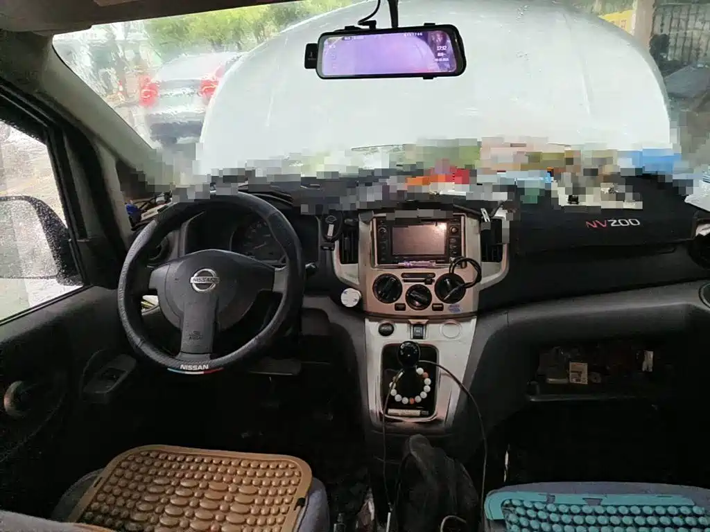 Nissan NV200 2011 2011 1.6L 232-seat Premium Elegance Model