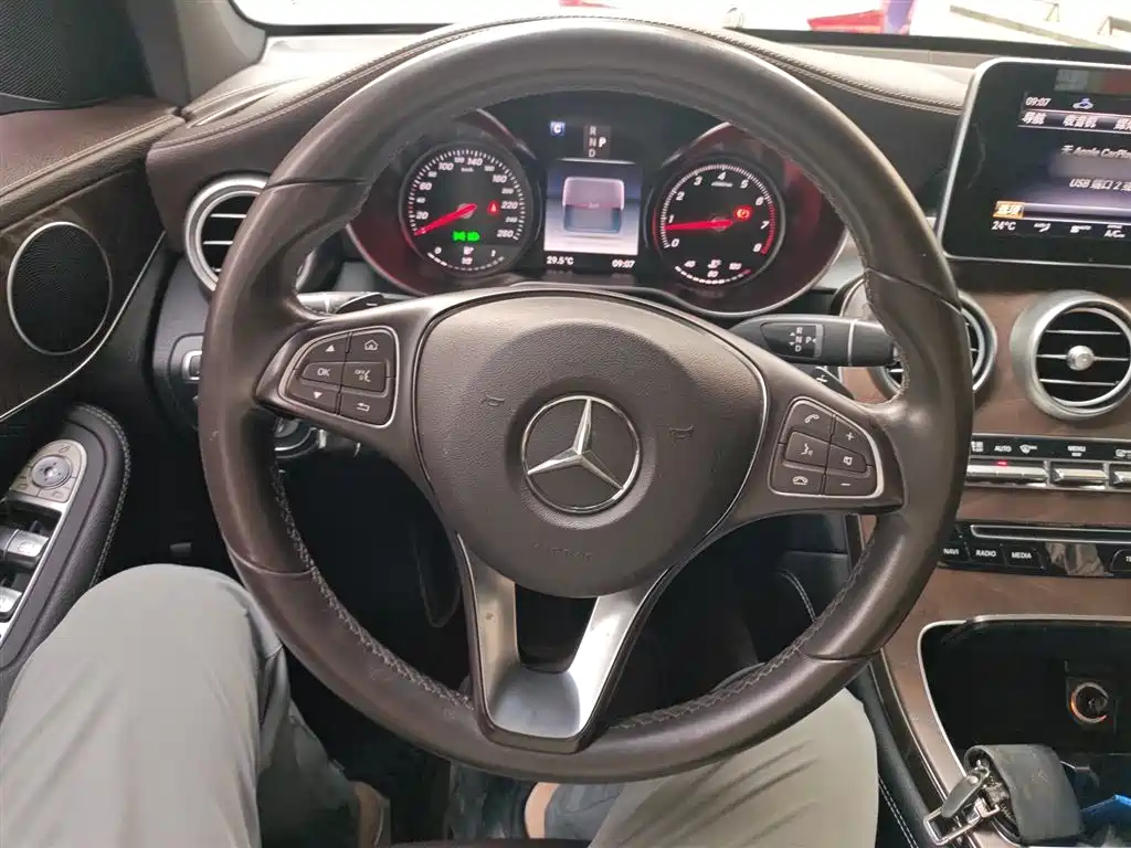Mercedes-Benz GLC 2018 Facelift GLC 300 4MATIC Dynamic фото 3