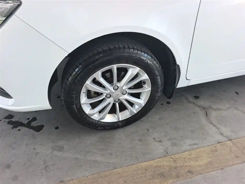 Фото 22 - Geely Vision