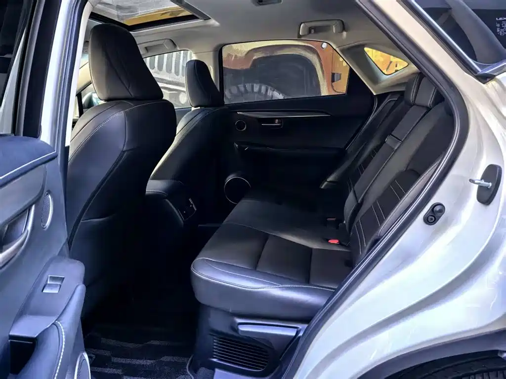 Lexus NX 2015 200t AWD F Sport фото 15