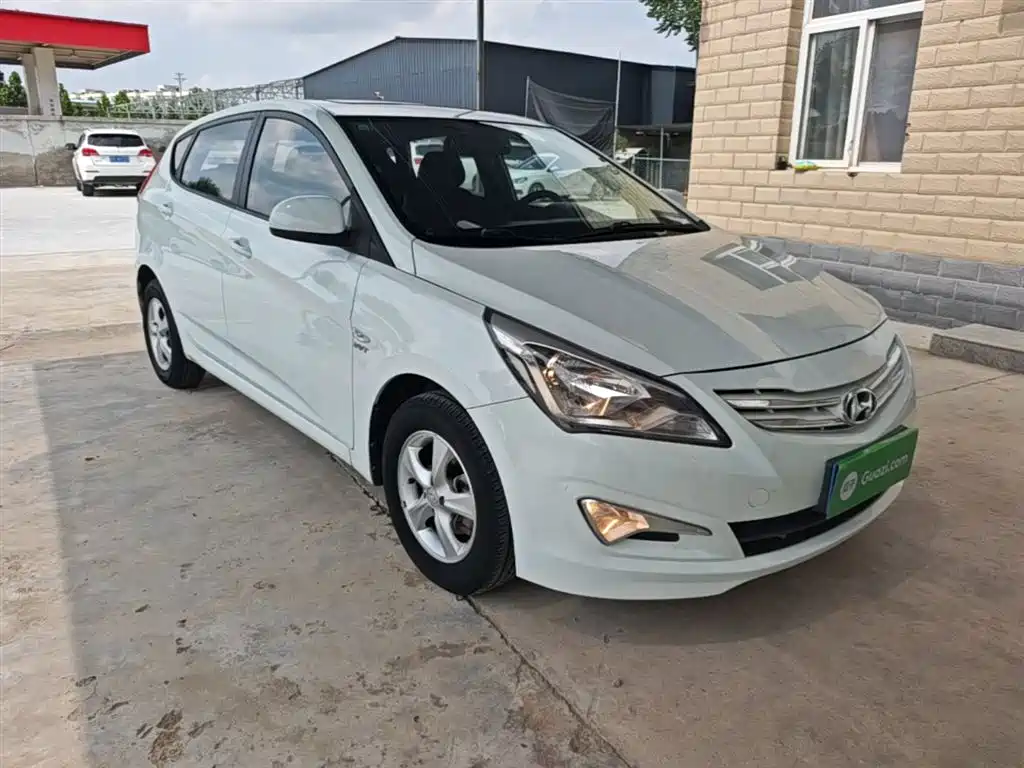 Hyundai Reina 2014 Model 1.4L Automatic GLX фото 4