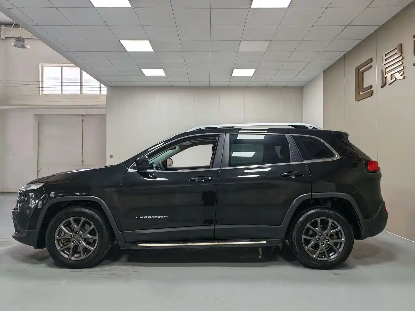 Jeep Cherokee 2021 2020 2.0L 2WD Classic Sport Edition