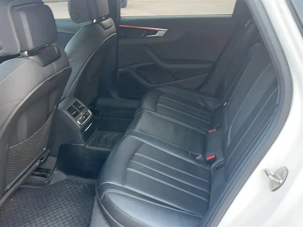 Audi A4L 2023 40 TFSI Luxury Sport фото 15