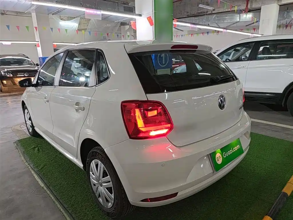 Volkswagen Polo 2016 1.4L Automatic Trend фото 5
