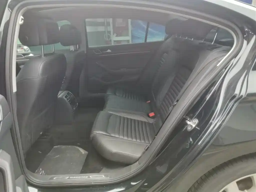 Volkswagen Magotan 2018 Facelift 330TSI DSG Luxury фото 17
