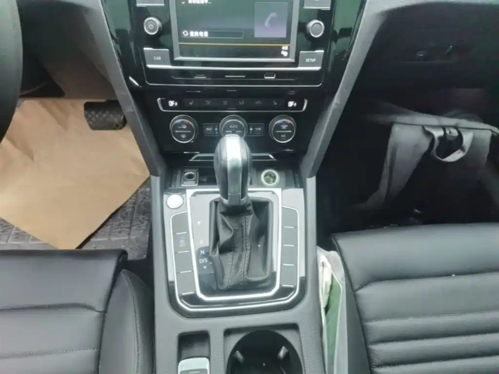 Volkswagen Magotan 2018 Facelift 330TSI DSG Luxury фото 14
