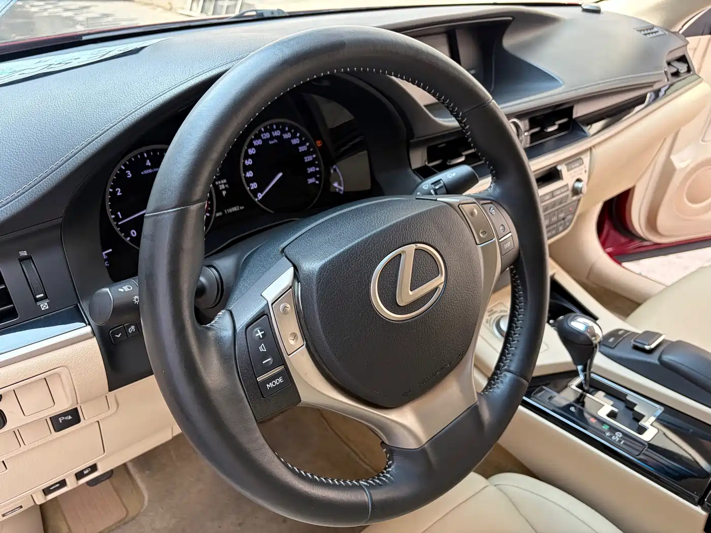 Фото 16 - Lexus ES