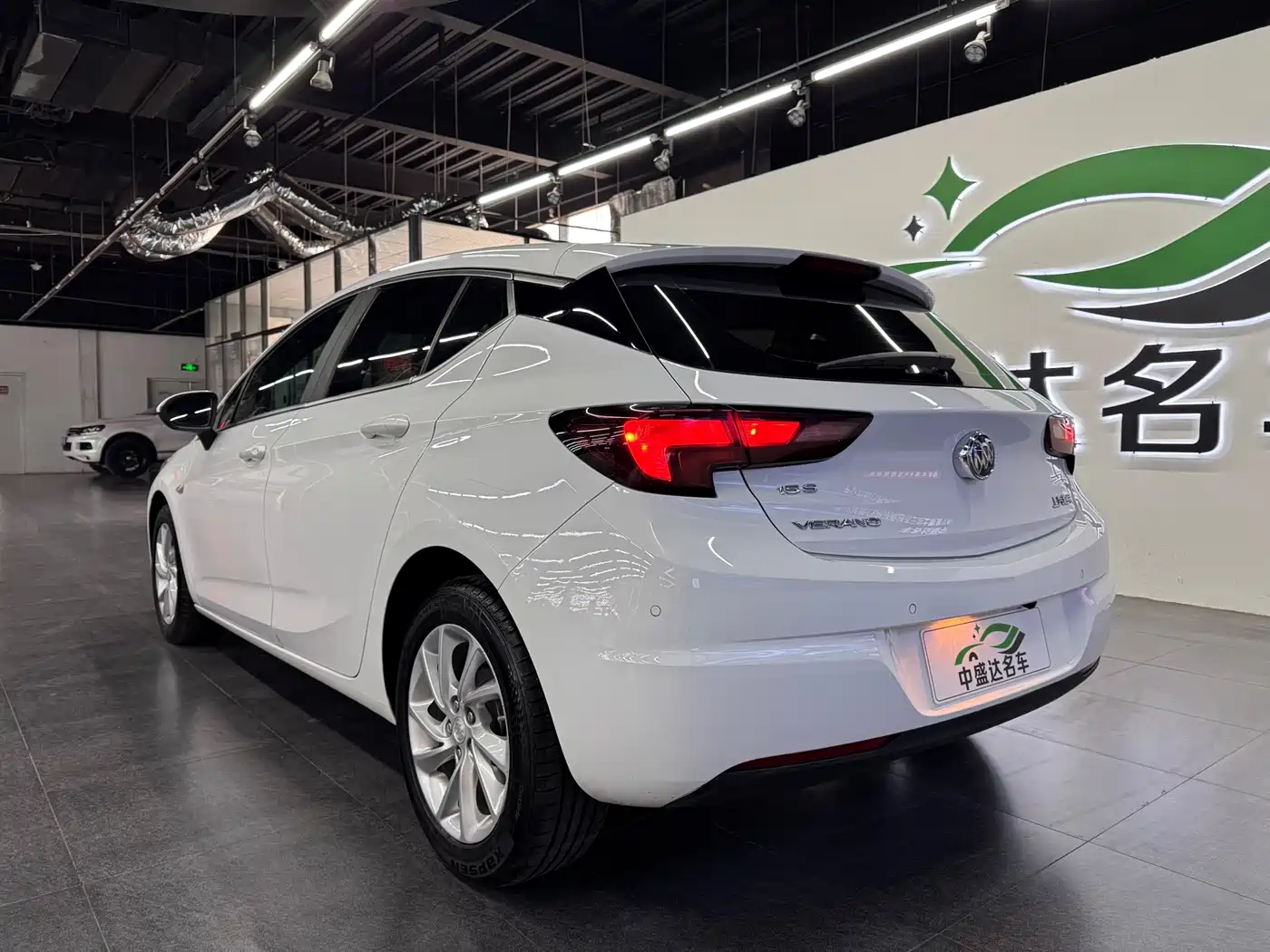 Buick Verano 2016 Hatchback 15S Automatic Leading фото 4