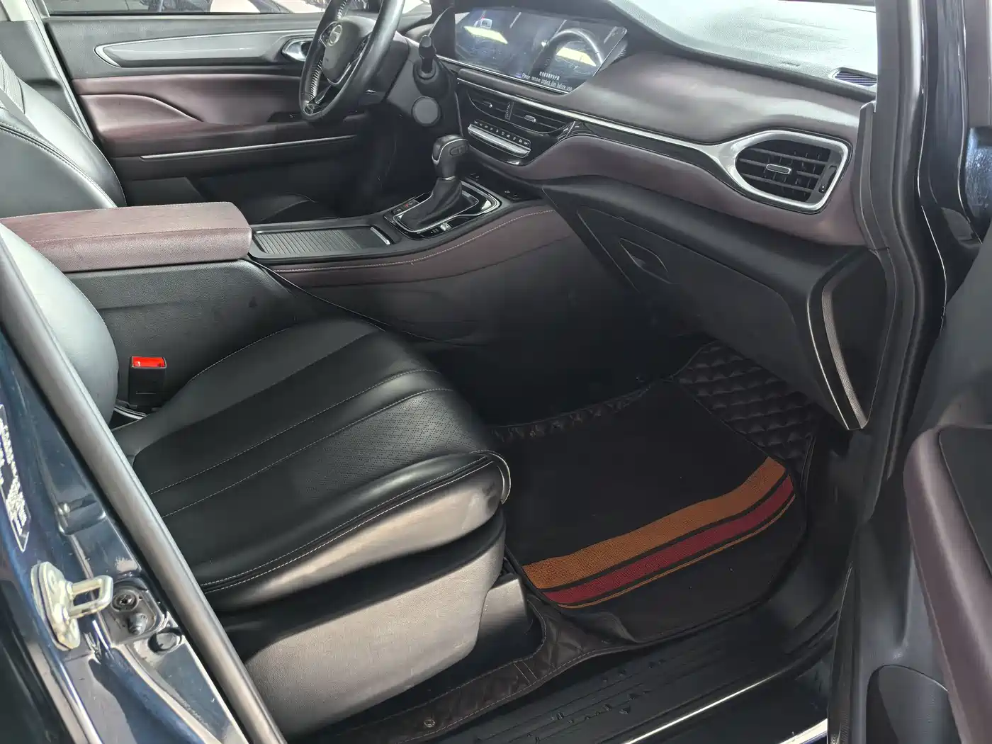 GAC Trumpchi Trumpchi M6 2021 270T DCT Luxury Edition (7-Seater) фото 12