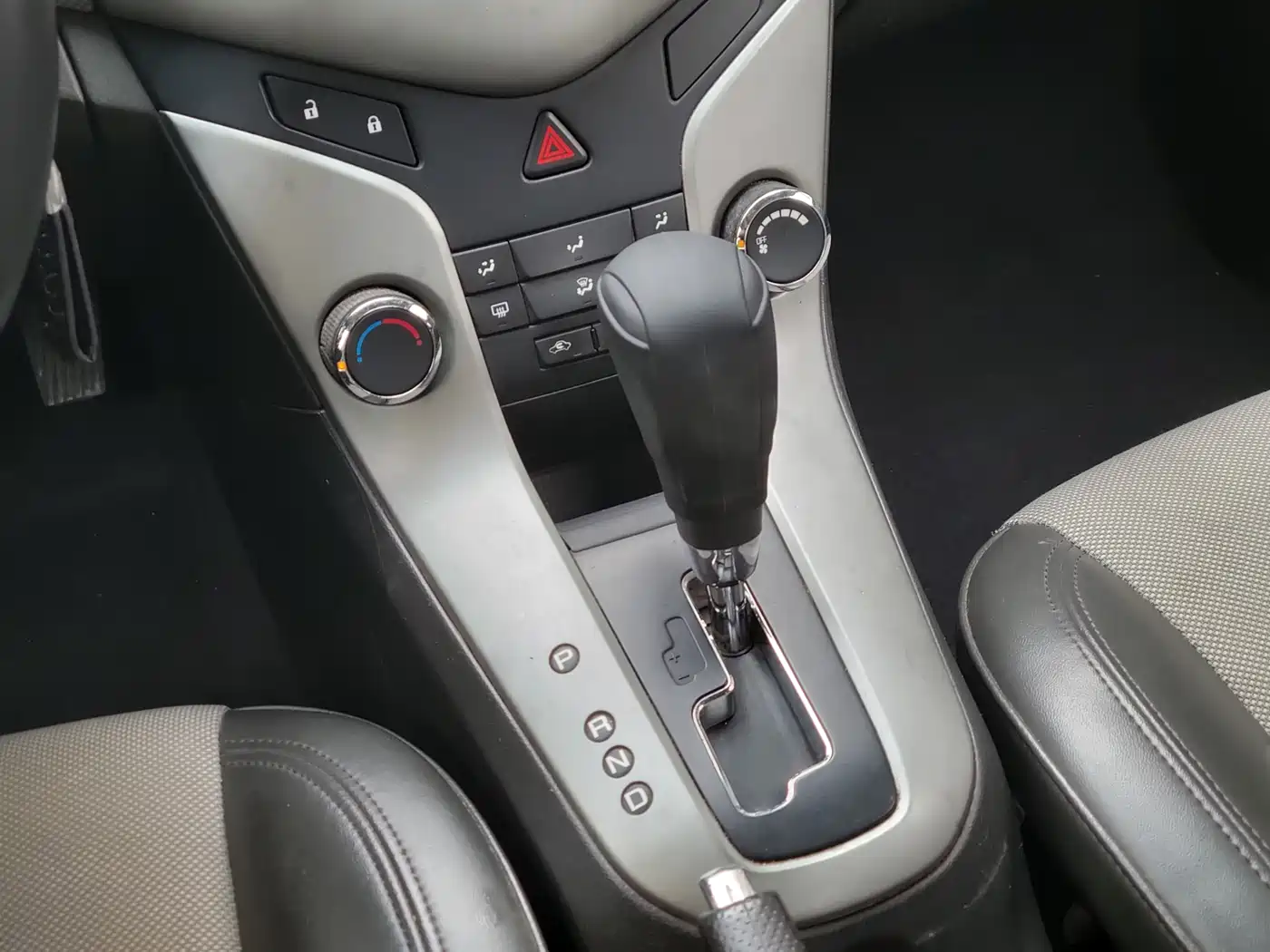 Chevrolet Cruze 2013 Model 1.8L SE AT фото 13