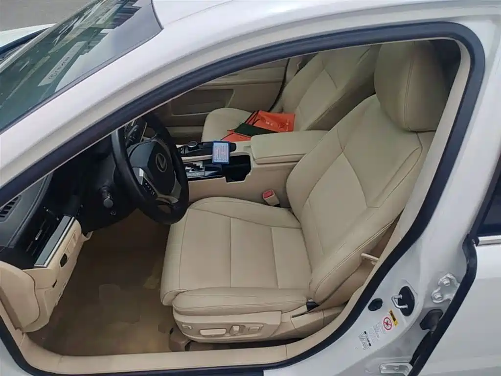 Lexus ES 2013 300h Elite Edition фото 16