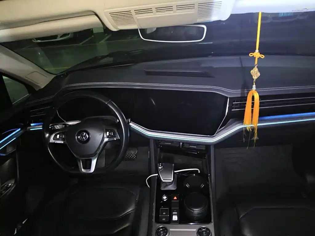 Фото 12 - Volkswagen Touareg
