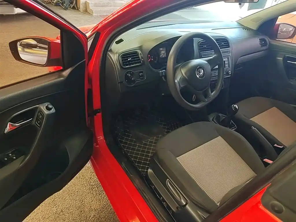 Volkswagen Polo 2016 1.4L Manual Trend фото 16