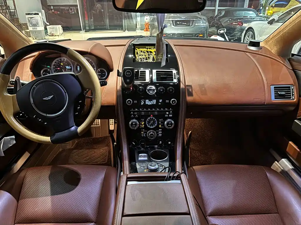Фото 22 - Aston Martin Rapide